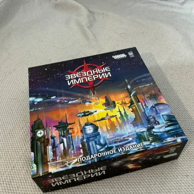 Настольная игра Star Realms: Звёздные Империи. Подарочное издание