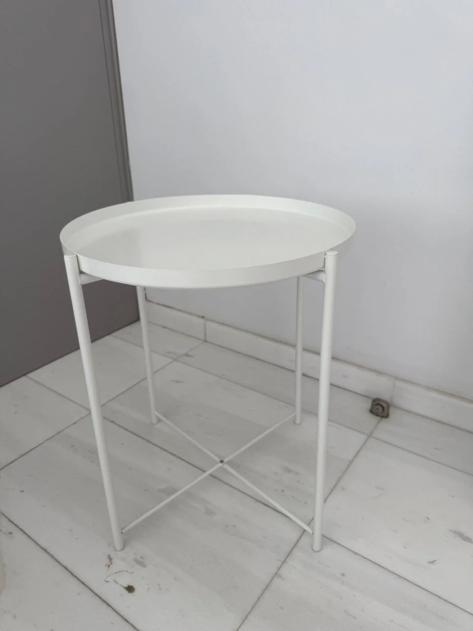 Столик IKEA GLADOM
