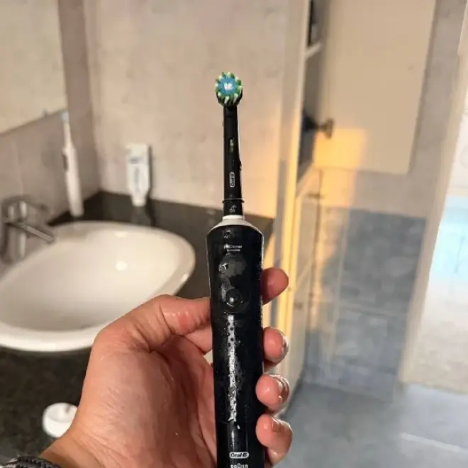 Электрическая зубная щетка Braun Oral-B
