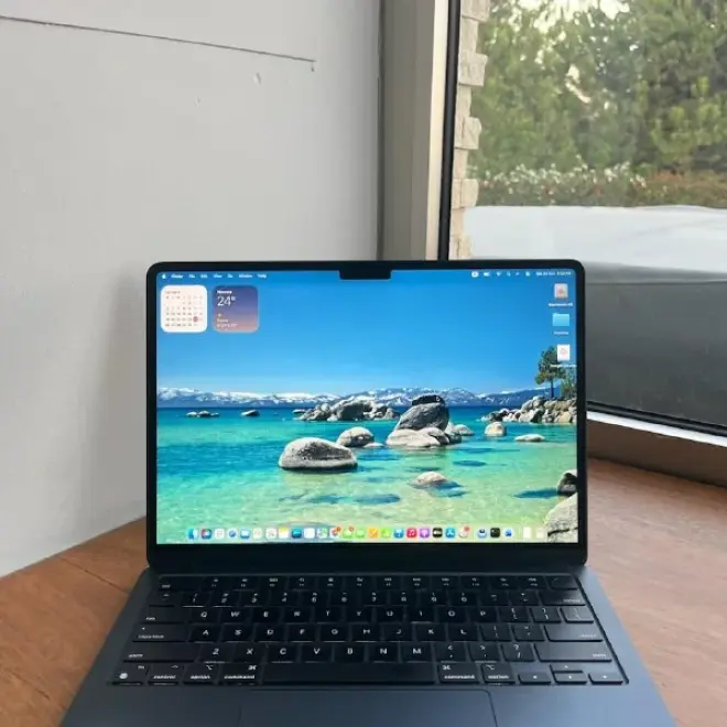 MacBook Air M2, 16GB RAM, 256GB SSD