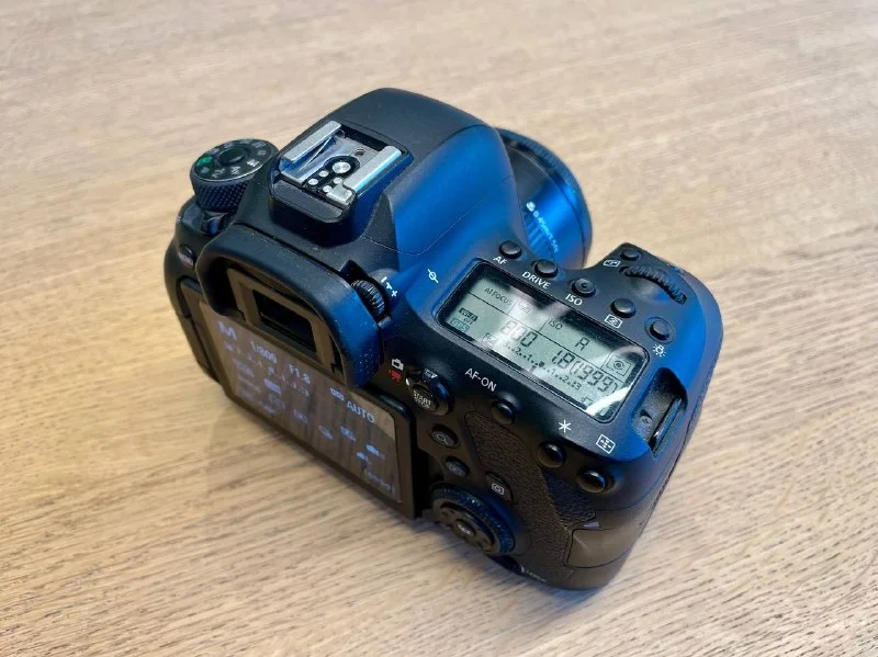 Canon EOS 6D Mark II + 50mm f/1.8