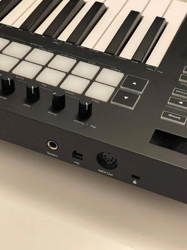 MIDI-клавиатура Novation Launchkey 61 MK3