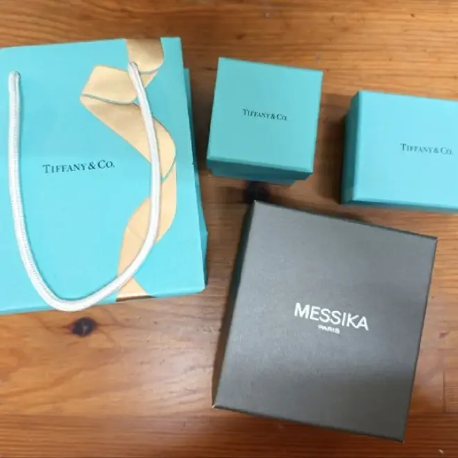 Оригинальные коробочки Tiffany и Messika с подсветкой