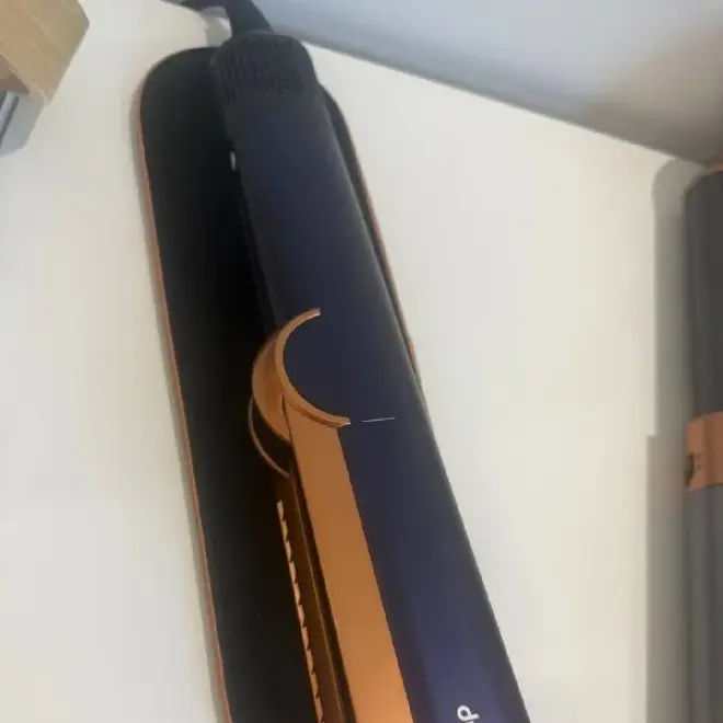 Выпрямитель для волос Dyson Airstrait