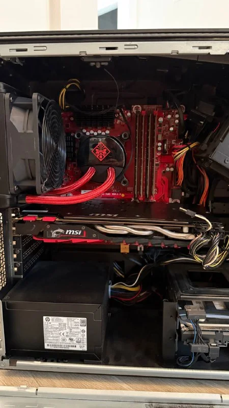HP OMEN 880 Gaming PC — i7-7700K / GTX 1080 8GB / 32GB RAM