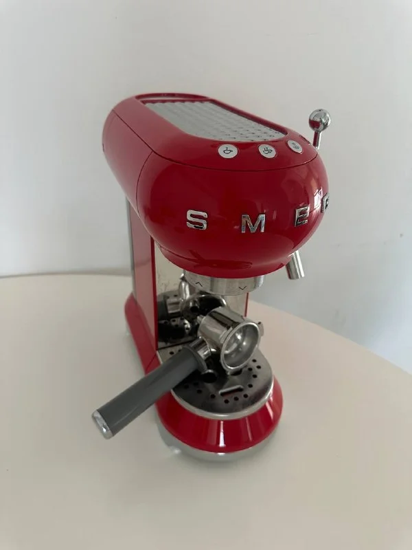 Эспрессо-кофемашина SMEG