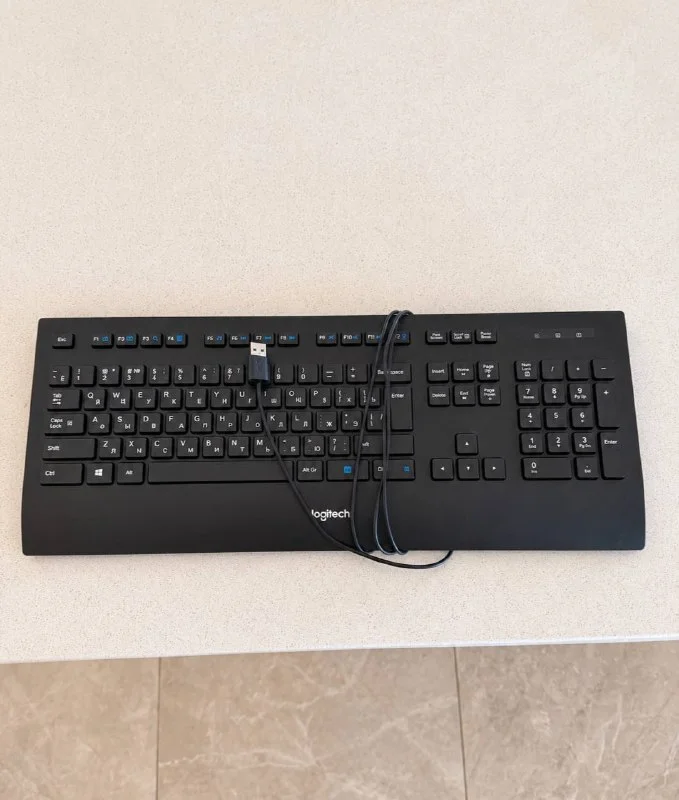 Клавиатура Logitech с русско-английской раскладкой