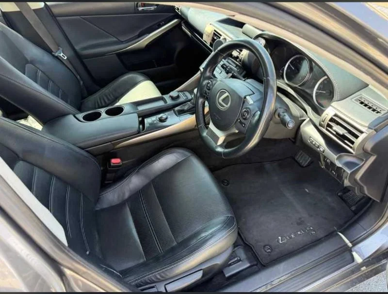 Lexus IS 300h